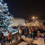 Rozsvícení vánočního stromu a výzdoby v Milevsku sledovalo plné náměstí