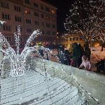 Rozsvícení vánočního stromu a výzdoby v Milevsku sledovalo plné náměstí