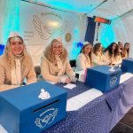 K rozzářenému adventnímu stromu v Písku dorazil i Andělský rytíř