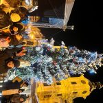 K rozzářenému adventnímu stromu v Písku dorazil i Andělský rytíř