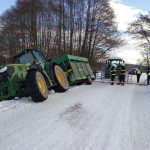 U Trhových Svinů havaroval traktor převážející telata