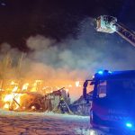 V Dolní Radouni v noci shořela stodola s balíky sena