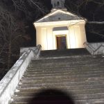 Kaple nad Mladou Vožicí se stala zářící dominantou města