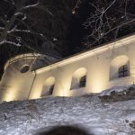 Kaple nad Mladou Vožicí se stala zářící dominantou města