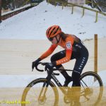 VIDEO: Cyklokrosovému závodu žen vládly ve Veselí Slovenky. Anna Hrdinová dokončila devátá