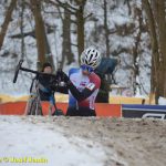 VIDEO: Cyklokrosovému závodu žen vládly ve Veselí Slovenky. Anna Hrdinová dokončila devátá