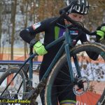 VIDEO: Cyklokrosovému závodu žen vládly ve Veselí Slovenky. Anna Hrdinová dokončila devátá