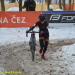VIDEO: Cyklokrosovému závodu žen vládly ve Veselí Slovenky. Anna Hrdinová dokončila devátá