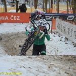 VIDEO: Cyklokrosovému závodu žen vládly ve Veselí Slovenky. Anna Hrdinová dokončila devátá