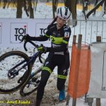 VIDEO: Cyklokrosovému závodu žen vládly ve Veselí Slovenky. Anna Hrdinová dokončila devátá