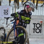 VIDEO: Cyklokrosovému závodu žen vládly ve Veselí Slovenky. Anna Hrdinová dokončila devátá