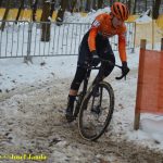 VIDEO: Cyklokrosovému závodu žen vládly ve Veselí Slovenky. Anna Hrdinová dokončila devátá