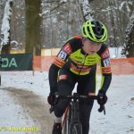 VIDEO: Cyklokrosovému závodu žen vládly ve Veselí Slovenky. Anna Hrdinová dokončila devátá