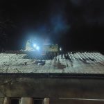 Požár komína v Měšicích uhasili hasiči pískem
