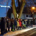 O druhé adventní neděli v Chýnově malovali betlém, muzikanti vyhrávali před Hospůdkou u Čendy