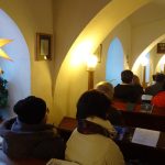 O druhé adventní neděli v Chýnově malovali betlém, muzikanti vyhrávali před Hospůdkou u Čendy
