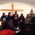 O druhé adventní neděli v Chýnově malovali betlém, muzikanti vyhrávali před Hospůdkou u Čendy