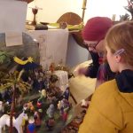 O druhé adventní neděli v Chýnově malovali betlém, muzikanti vyhrávali před Hospůdkou u Čendy