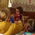 O druhé adventní neděli v Chýnově malovali betlém, muzikanti vyhrávali před Hospůdkou u Čendy