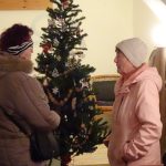O druhé adventní neděli v Chýnově malovali betlém, muzikanti vyhrávali před Hospůdkou u Čendy