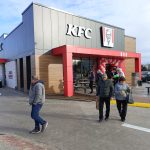 Ve Strakonicích se dnes otevřelo KFC. Na řadě je nová lékárna