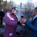 Video: Novoroční namáčení v jistebnickém rybníku Chadimák přilákalo 69 otužilců