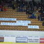 VIDEO: Grofe, vypadni, přivítali fanoušci nového trenéra HC Tábor. Kohouti se po výhře nad Vrchlabím vrátili do čela ligy