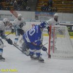 VIDEO: Grofe, vypadni, přivítali fanoušci nového trenéra HC Tábor. Kohouti se po výhře nad Vrchlabím vrátili do čela ligy