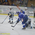 VIDEO: Grofe, vypadni, přivítali fanoušci nového trenéra HC Tábor. Kohouti se po výhře nad Vrchlabím vrátili do čela ligy