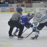 VIDEO: Grofe, vypadni, přivítali fanoušci nového trenéra HC Tábor. Kohouti se po výhře nad Vrchlabím vrátili do čela ligy