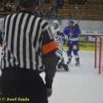 VIDEO: Grofe, vypadni, přivítali fanoušci nového trenéra HC Tábor. Kohouti se po výhře nad Vrchlabím vrátili do čela ligy