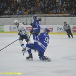 VIDEO: Grofe, vypadni, přivítali fanoušci nového trenéra HC Tábor. Kohouti se po výhře nad Vrchlabím vrátili do čela ligy