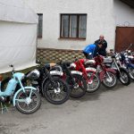 František Drs z Bošilce je nadšenec do veteránů. Opravuje auta, motorky i traktory