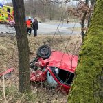 Při nehodě u Závišína se zranili tři lidé. Mladého muže transportoval do nemocnice vrtulník