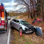 Při nehodě u Závišína se zranili tři lidé. Mladého muže transportoval do nemocnice vrtulník