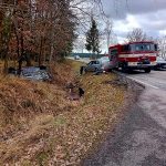 Při nehodě u Závišína se zranili tři lidé. Mladého muže transportoval do nemocnice vrtulník