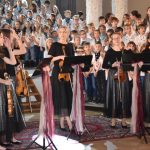Tři sta dětí z Táborska si zazpívalo s Lucií Bílou a dalšími hvězdami