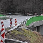 Místo častých nehod. Svodidla v srlínských zatáčkách jsou neopravená už skoro čtvrt roku