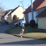 Žďárský útěk letos přivítal i běžce v maskách