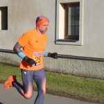 Žďárský útěk letos přivítal i běžce v maskách