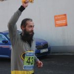 Žďárský útěk letos přivítal i běžce v maskách