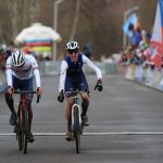 Češi medaili ve štafetách nezískali a brali až 6. místo. Zlaté medaile si pověsili na krk Francouzi