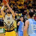 Sršni proti sešívkám nezaváhali! Výhru řídil 33 body Martin Svoboda