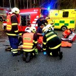 AKTUALIZOVÁNO: Při vážné nehodě u Lipna nad Vltavou se zranilo šest lidí, z toho tři děti