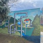 Streetartový výtvarník znázorní cestu vody v Českými Budějovicemi