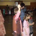 V Bernarticích se děti dočkaly tisícovky balónků. Tatínkové přetahovanou prohráli