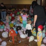 V Bernarticích se děti dočkaly tisícovky balónků. Tatínkové přetahovanou prohráli