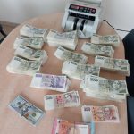 VIDEO: Perly, luxusní hodinky, drahá auta, balíky peněz. Jihočeští kriminalisté vyšetřují daňové podvody za nejméně 108 milionů