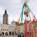 Velikonoční výstava v Jihočeském muzeu zve k jarním hrám, lidé dostali i velkopáteční nitky