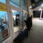 Ne ve čtyři. Ve tři ráno vstával dnes do práce na pumpě